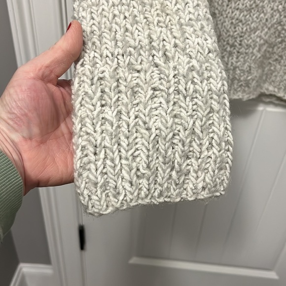 Express Handknit sweater size medium good condition - Picture 5 of 6